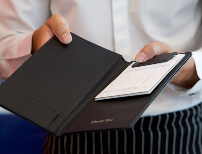 Die Rechnungsmappe als letzter Gästeeindruck: Warum das Ende zählt